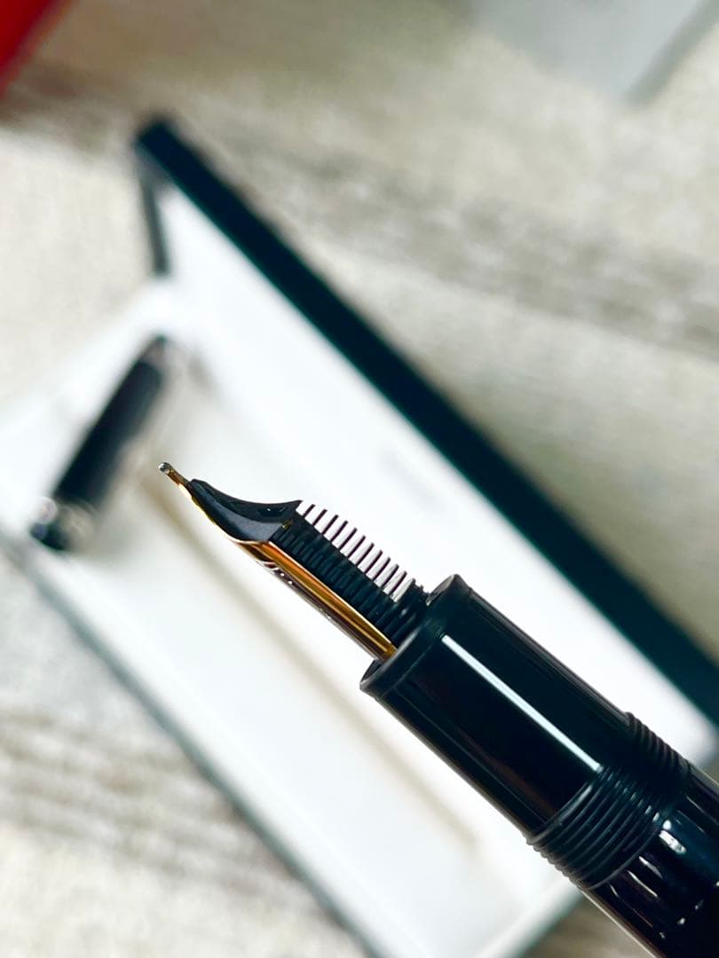 モンブラン マイスターシュテュック　P146 万年筆　Fニブ　プラチナ