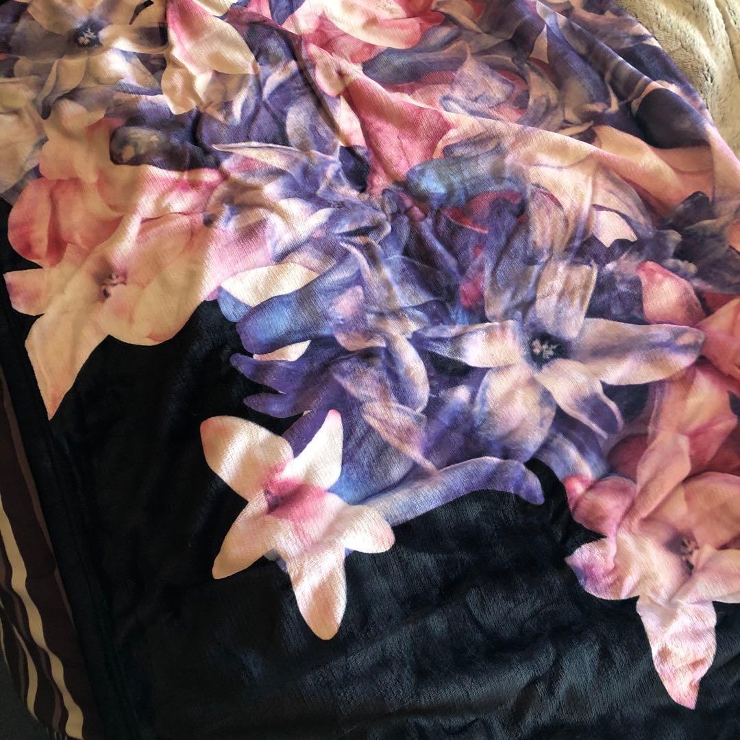 花柄シングル毛布　箱付き。