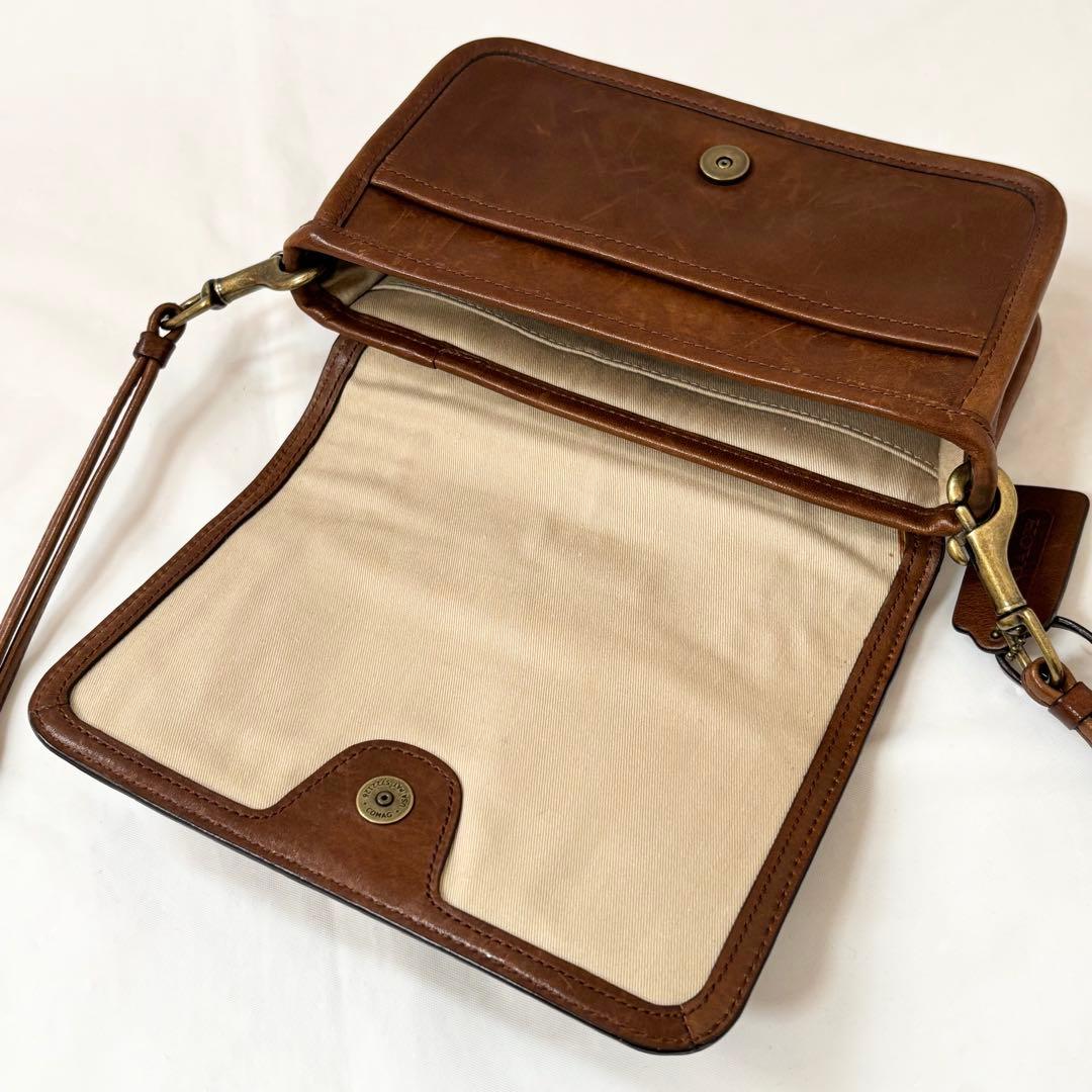 COACH・レザー ゴールドスタッズ ショルダーバッグ斜め掛け ブラウン系