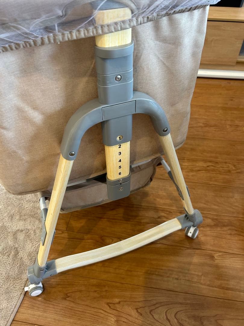 折りたためて添い寝できるベビーベッド