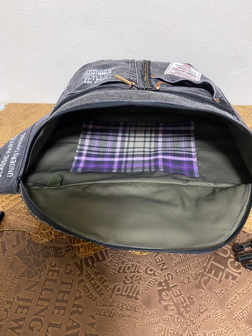 @902【匿名発送】リメイクデニム×ボディーバック★メガサイズ