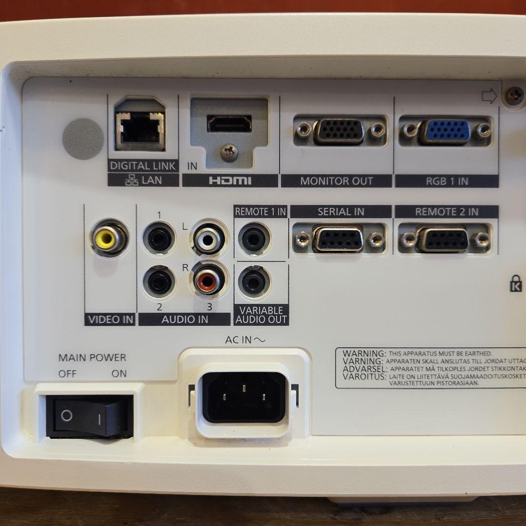 【A】 Panasonic パナソニック PT-EW640J 液晶プロジェクター