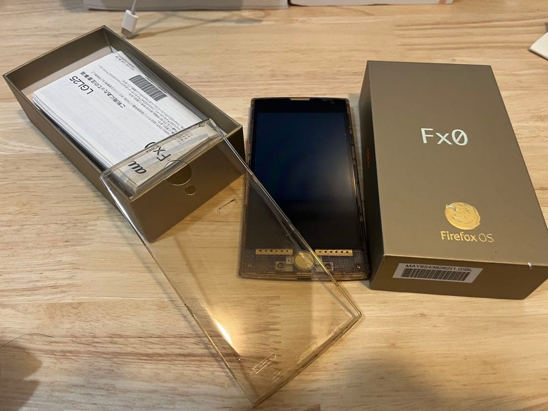 【希少品】Fx0 LGL25 背面ツヤ加工初回限定ケース同梱 firefoxos