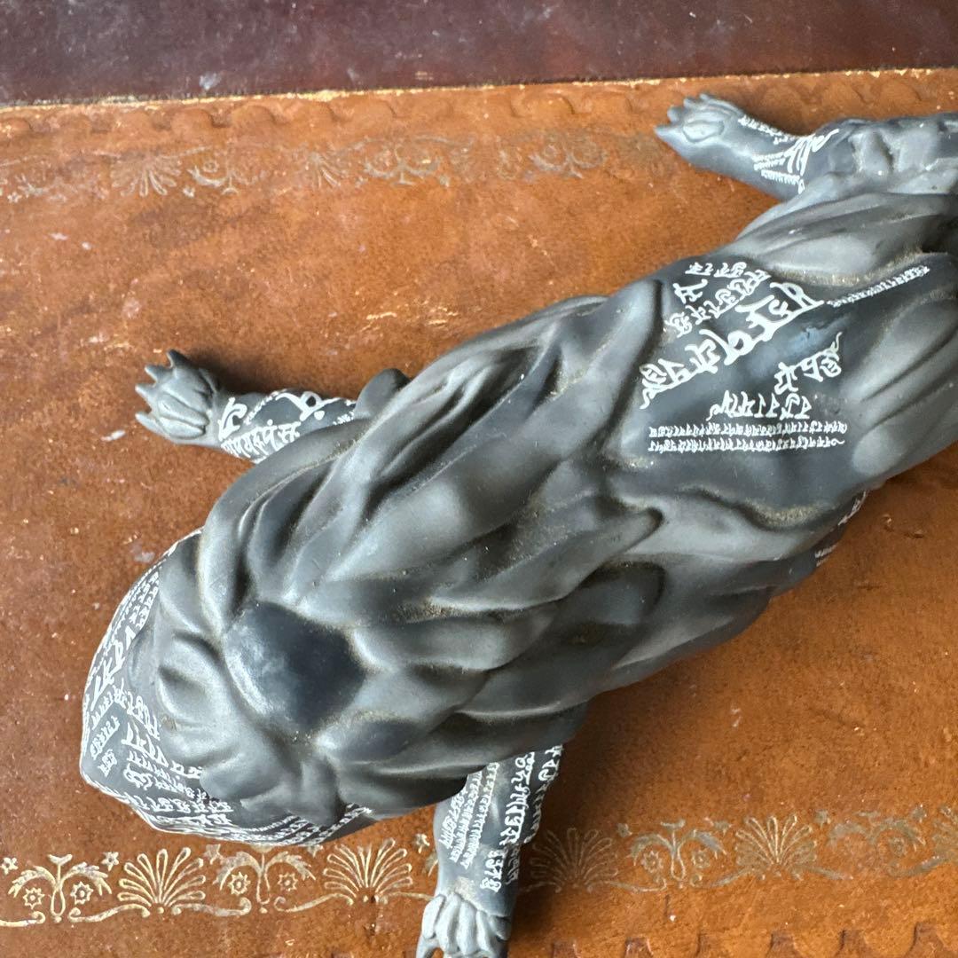 ツチノッパグレーの動物置物 文字彫刻　世田谷ベース　所ジョージ