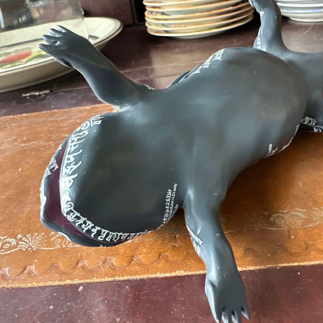 ツチノッパグレーの動物置物 文字彫刻　世田谷ベース　所ジョージ