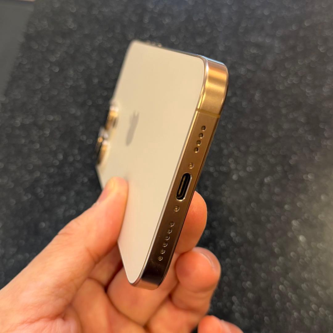 【超美品】iPhone 16 Pro Max ゴールド 本体