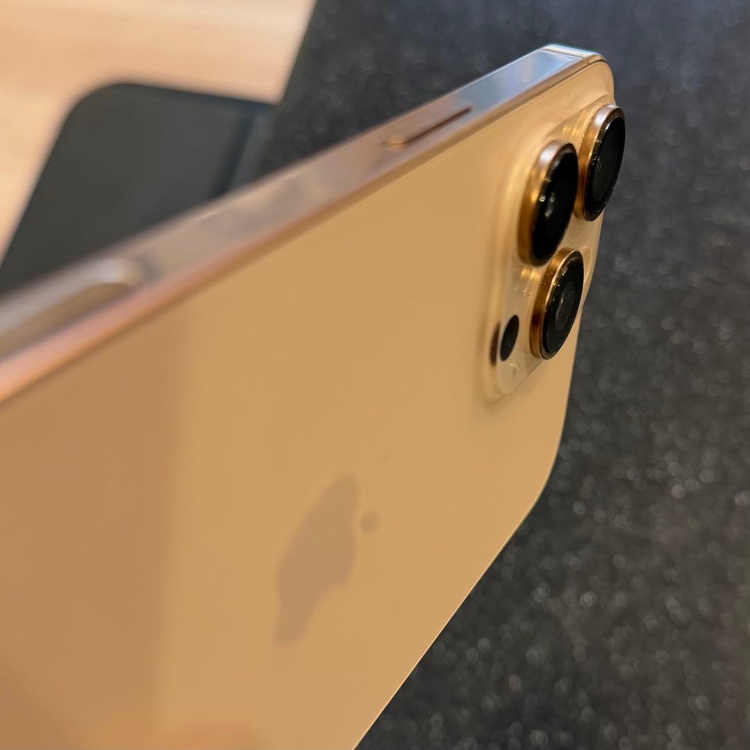 【超美品】iPhone 16 Pro Max ゴールド 本体