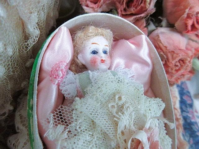 アンティーク　ミニョネット　ジャーマン　☆ 　ビスクドール　エッグコンテナ