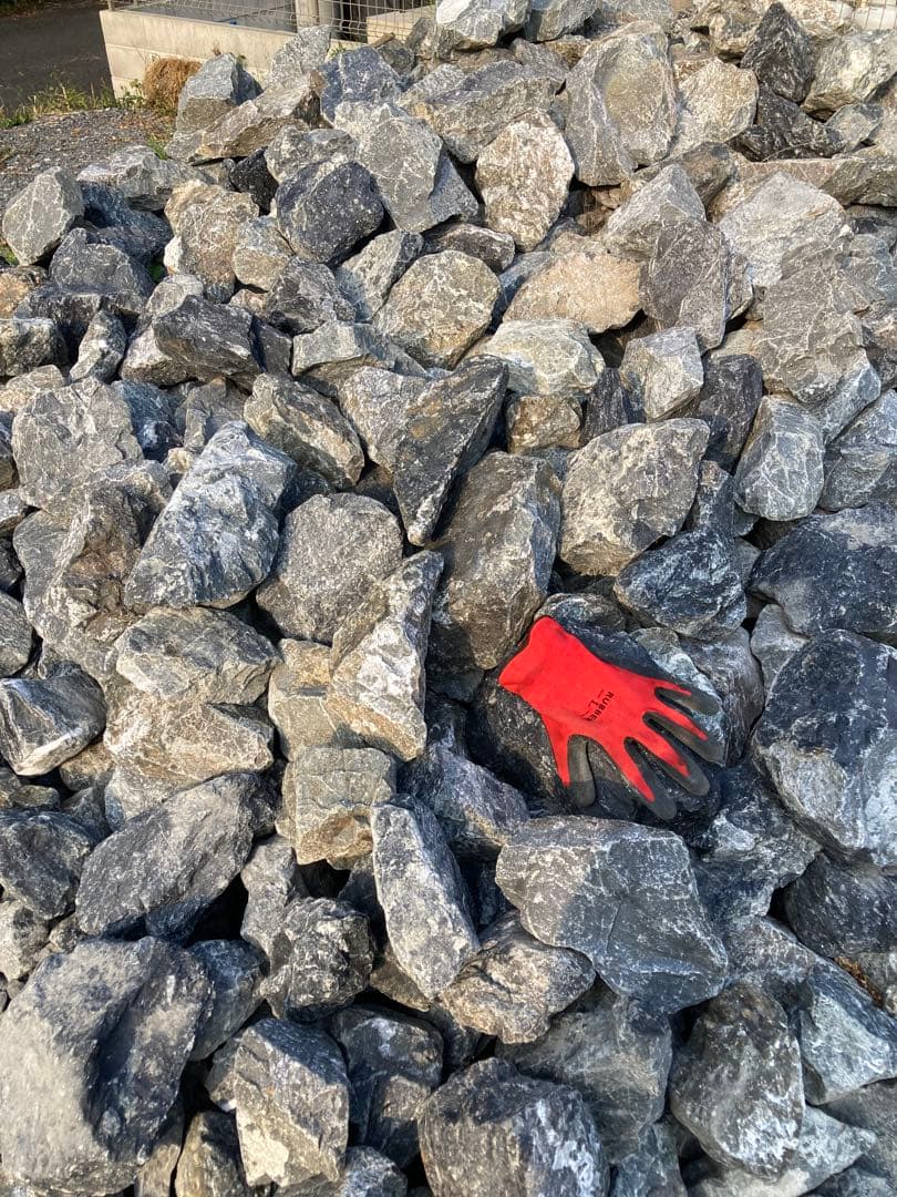 引き取り割栗石400kg岐阜石スコリア溶岩石　ゴロタ石 砕石　砂利　庭石ロック