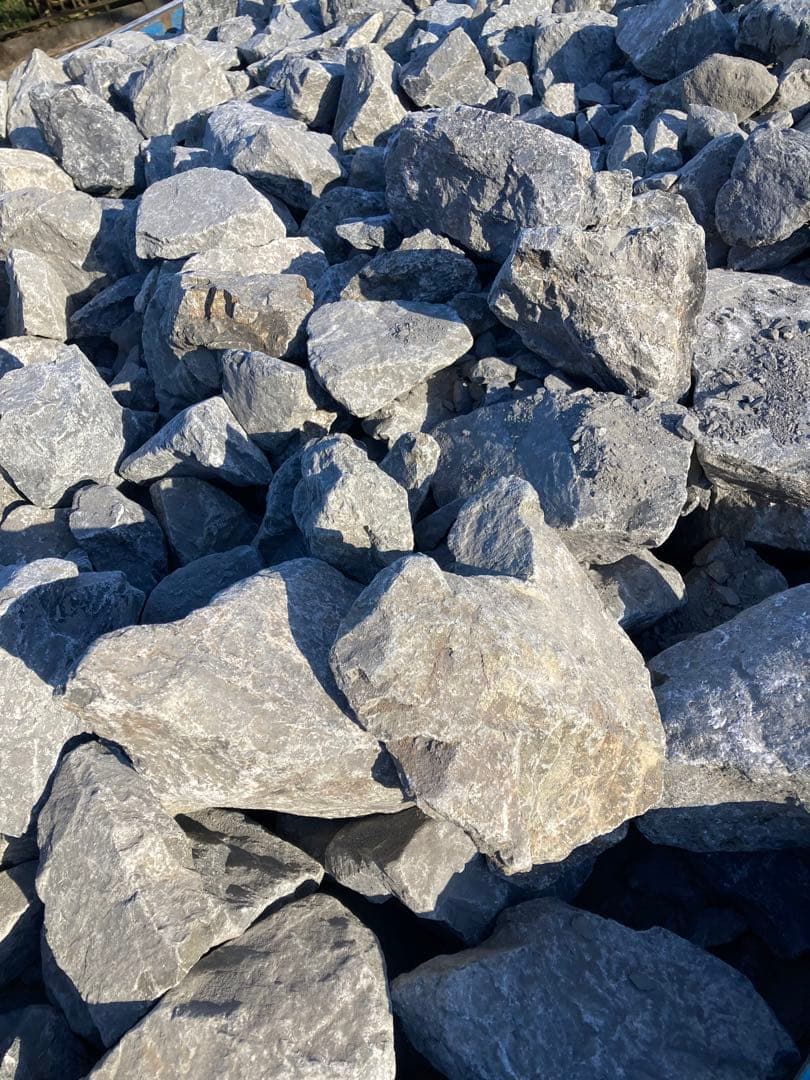 引き取り割栗石400kg岐阜石スコリア溶岩石　ゴロタ石 砕石　砂利　庭石ロック