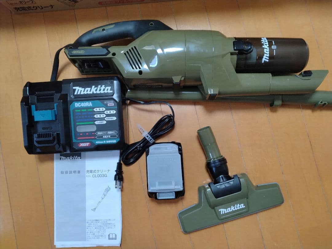 マキタ充電式クリーナー　バッテリー充電器付き　モデルCL003GRD0