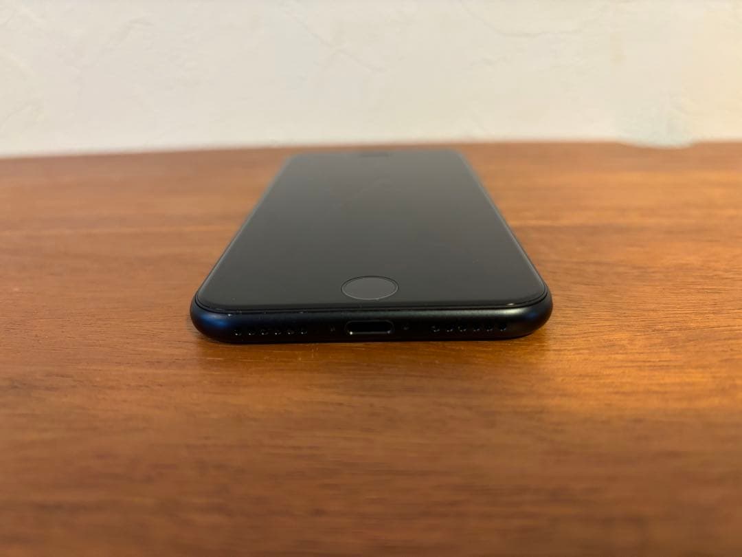 ☆美品・小傷あり☆iPhone SE 3 ⑨