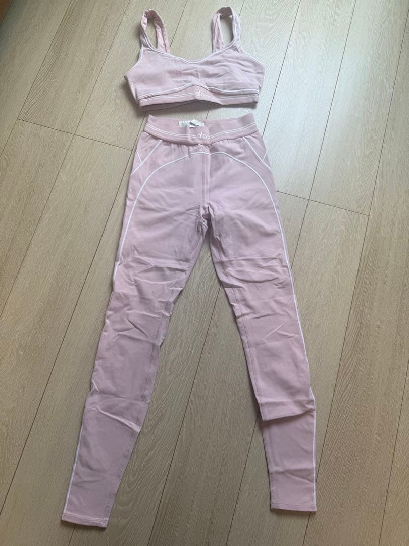 alo ピンク スポーツブラS＆レギンス XS 定価3万以上