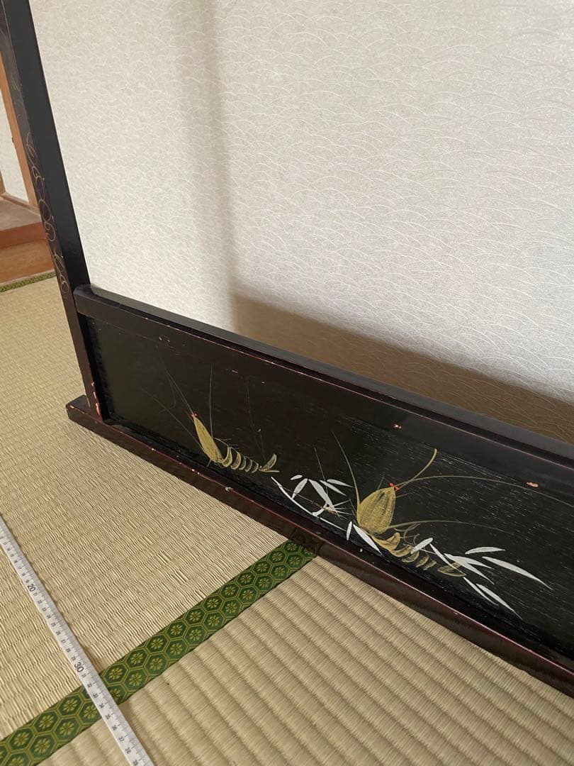 漆塗り　黒の木製衣桁 花の絵柄付き　着物掛け　着物ハンガー　衣桁　骨董品