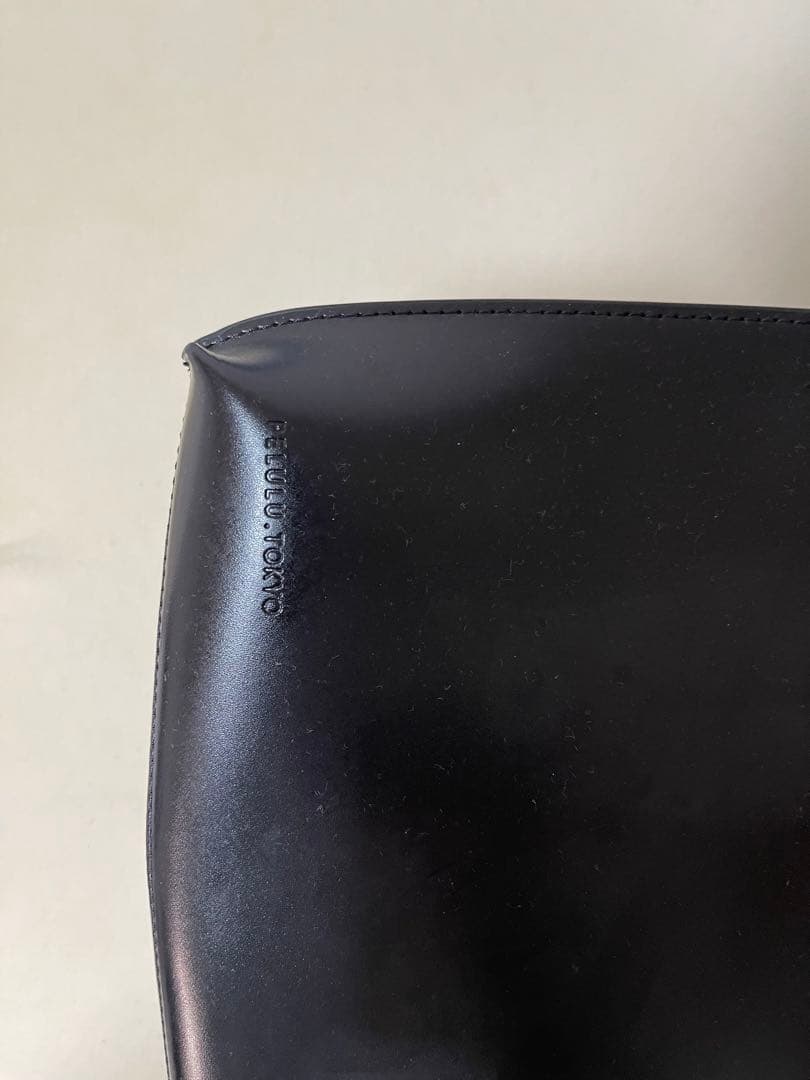 PELULU.TOKYO 16インチPC対応 本革ミニマルバッグ