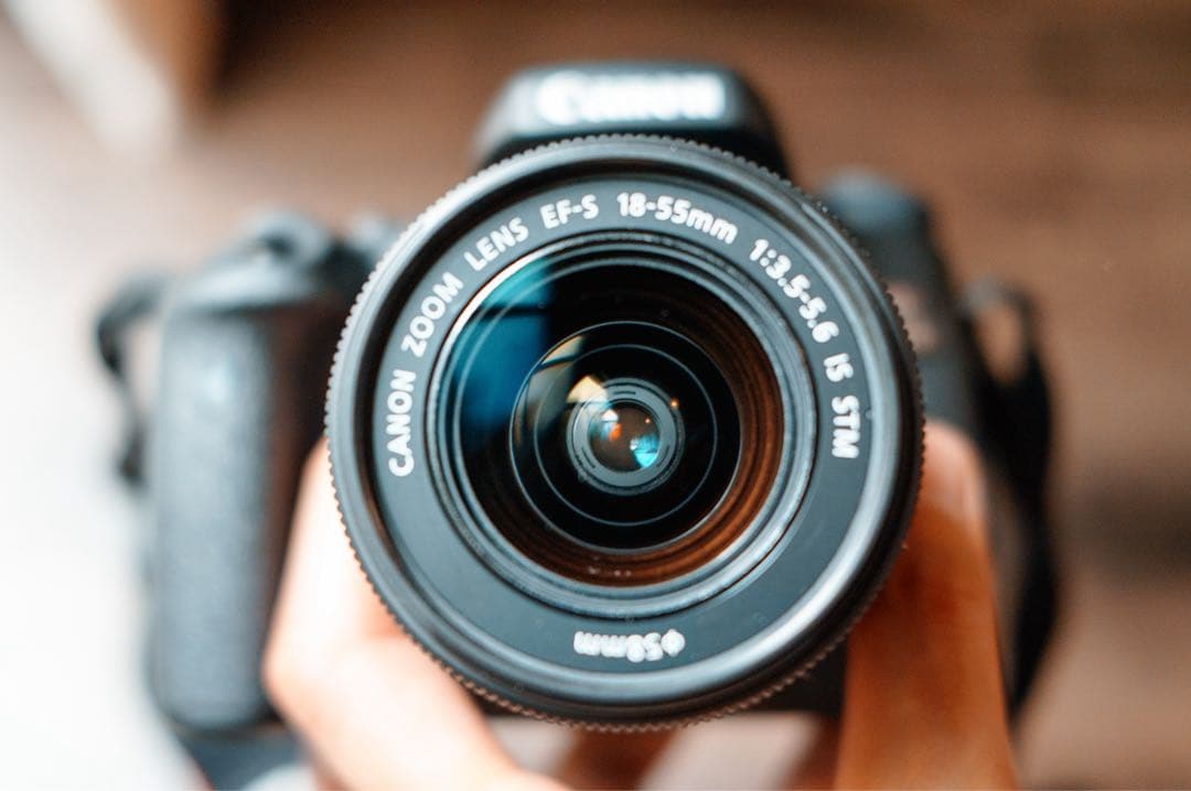 コンニチハ‼️canon 8000D＋zoom lens18-55