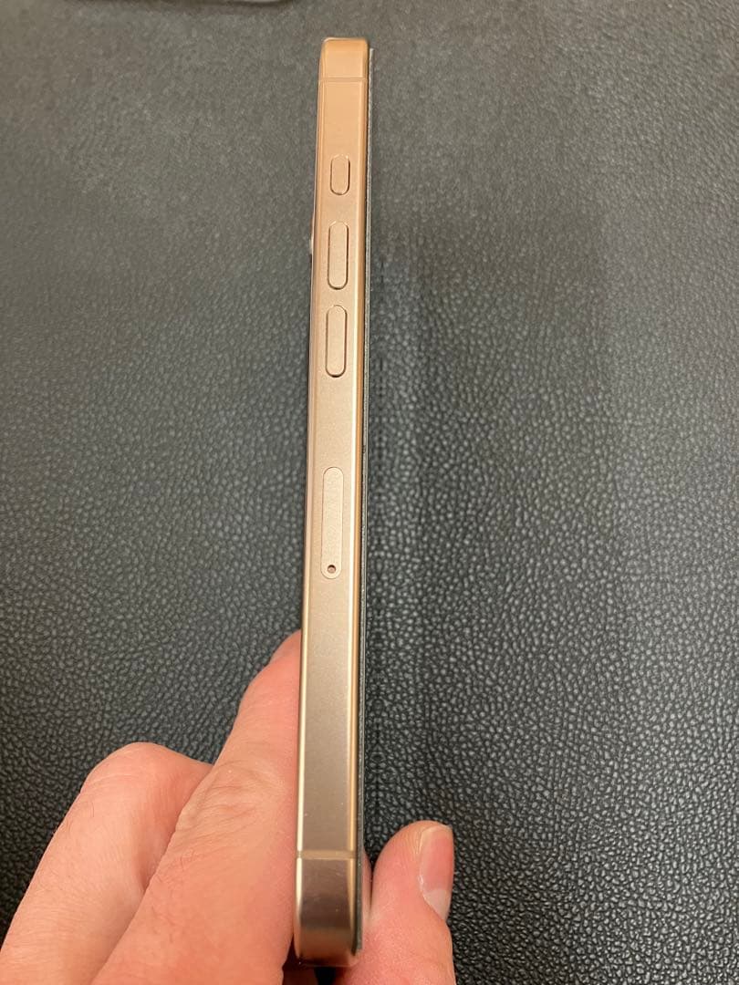 本日まで出品しますApple iPhone 16Pro ゴールド 本体