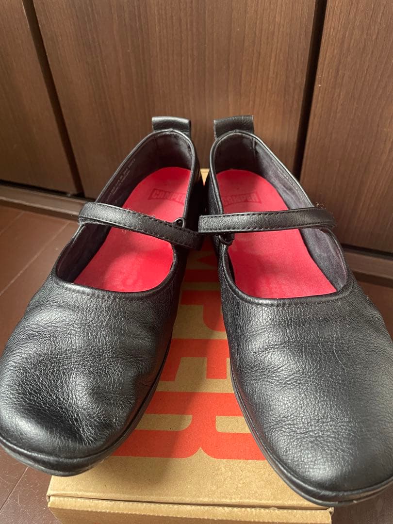 29日まで限定値下げ☆美品☆カンペール本革ストラップ付きフラットシューズ