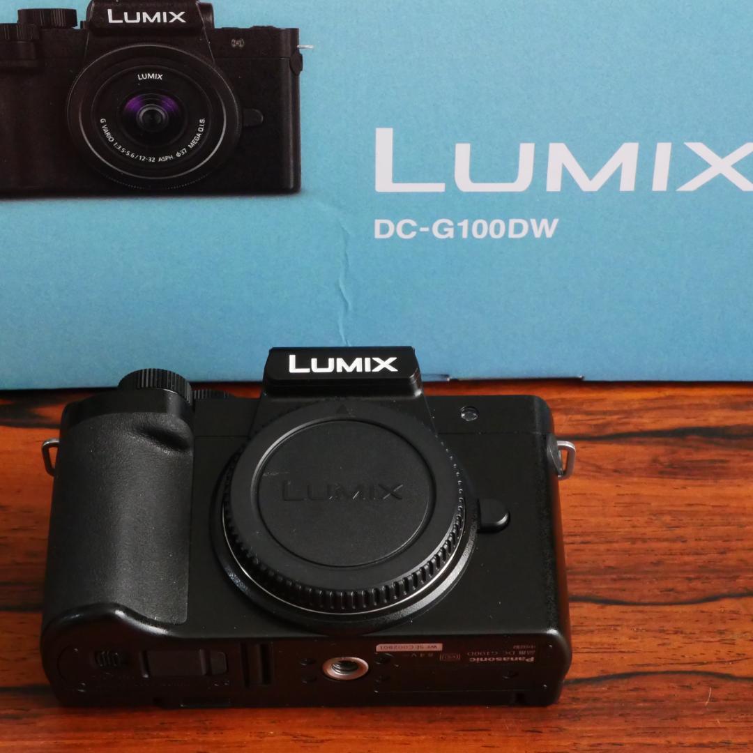 LUMIX DC-G100D　 ミラーレスカメラ 　ボディー　美品