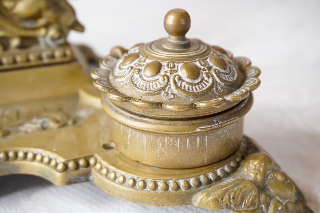 フランス アンティーク 天使と花かごのレタースタンド＆インクウェル