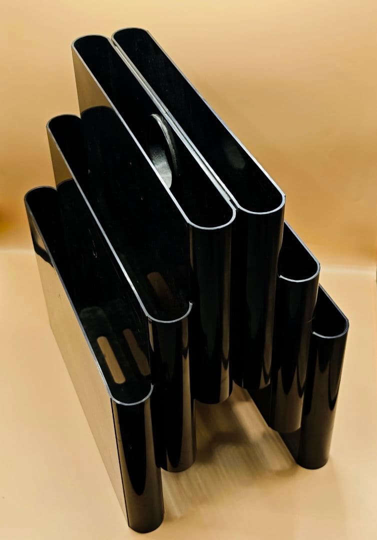 kartell社製 マガジンラック