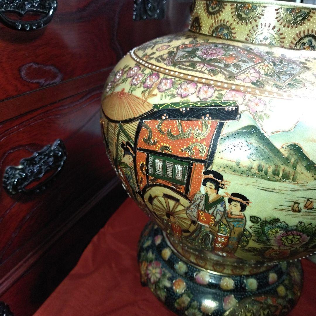 大きな蓋付き壺　陶器置物