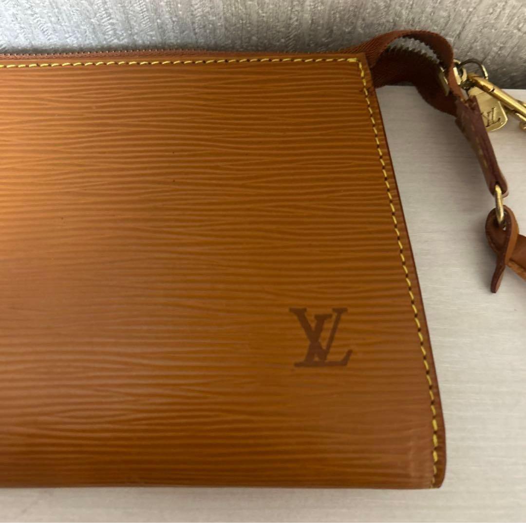 LOUIS VUITTON エピ　ポシェットアクセソワール　24㎝