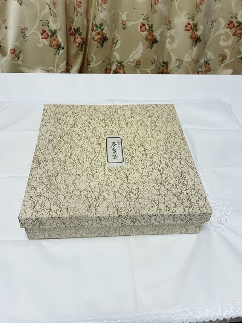 飛騨春慶塗　盆付き三段重1点・菓子盆1点　　合計2点セット