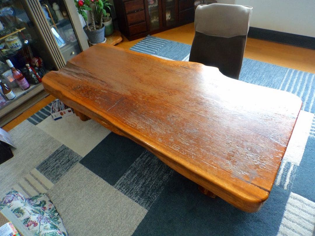値下げしました！！　無垢材テーブル 自然な形状