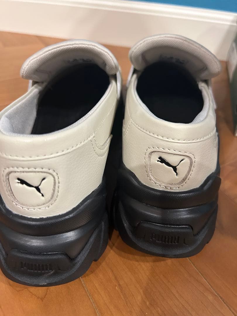 PUMA ローファー　レディース24cm ホワイト系　試着程度　美品