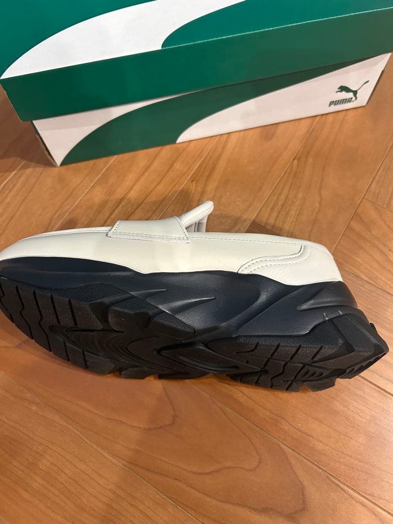 PUMA ローファー　レディース24cm ホワイト系　試着程度　美品