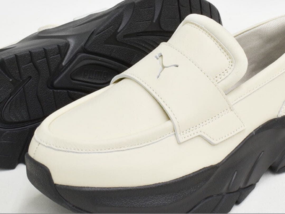 PUMA ローファー　レディース24cm ホワイト系　試着程度　美品