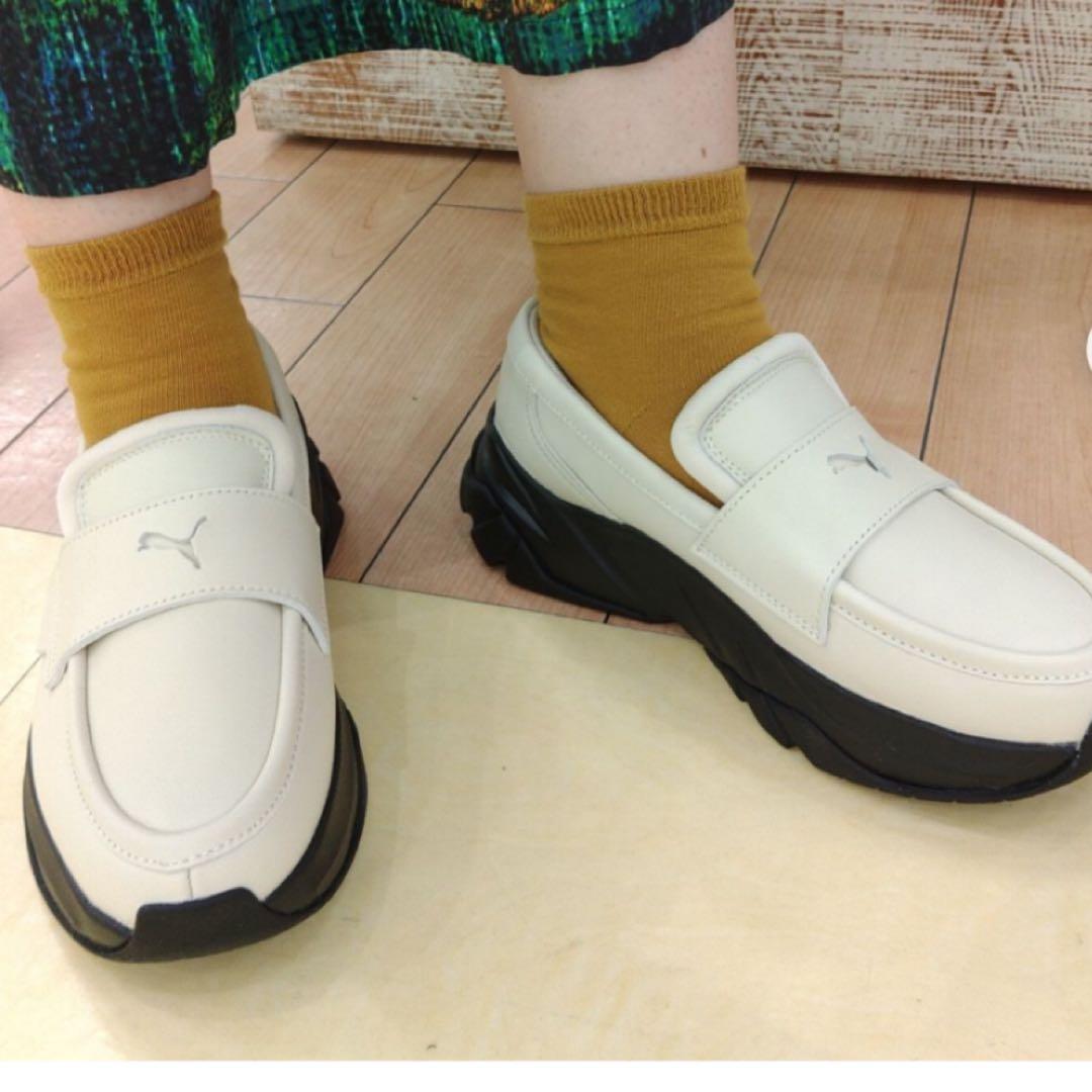 PUMA ローファー　レディース24cm ホワイト系　試着程度　美品