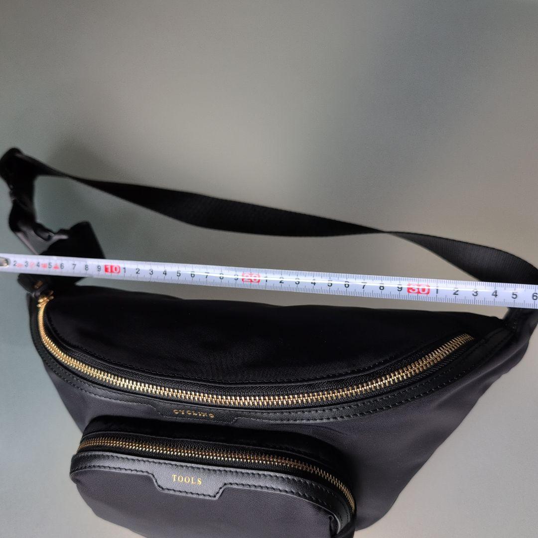 アニヤ・ハインドマーチ ブラック ボディバッグ