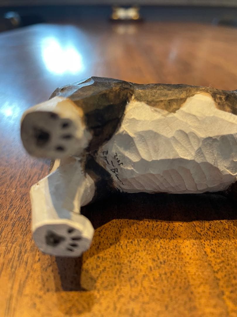 バンナイリョウジ　木彫猫　ブチ