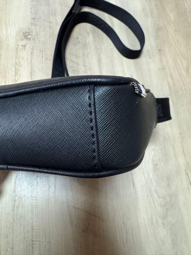 BOSS ブラック ショルダーバッグ　期間限定最終金額