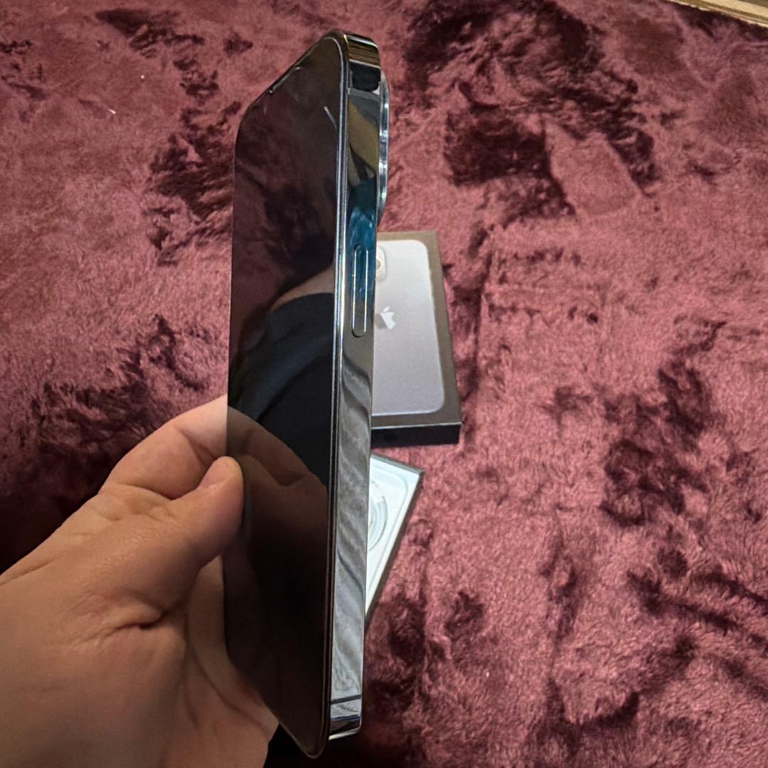 極美品　iPhone13 pro 128GB SIMフリー