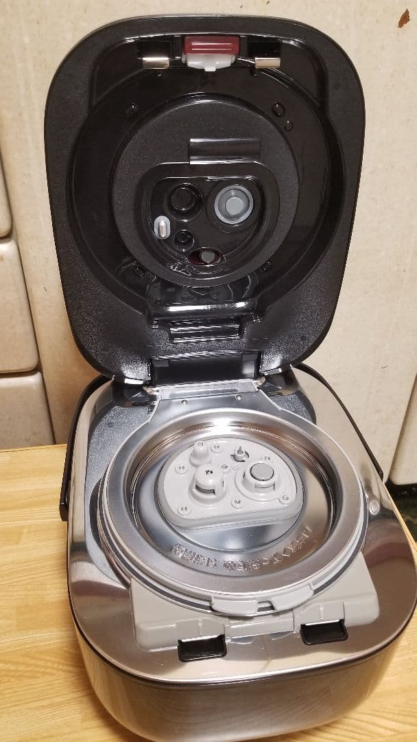 2022年製☆パナソニック圧力IH炊飯器 バックライト液晶画面 ダイヤモンド竈釜