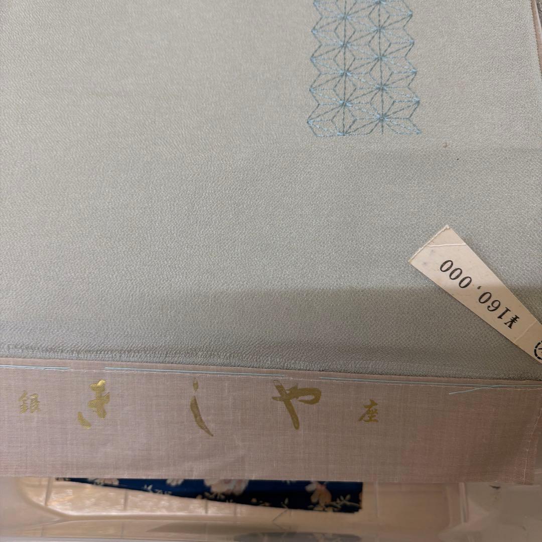 銀河銀座きしや 薄いグレー 反物と漆器