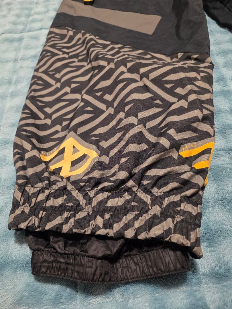 マークリーン　スノーボードウェア 黒/ゴールド 　上下セット　Sサイズ