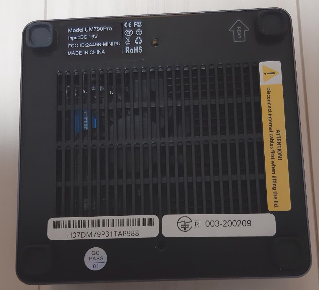 Minisforum UM790Pro ミニPC 7940HS/32GB/1TB