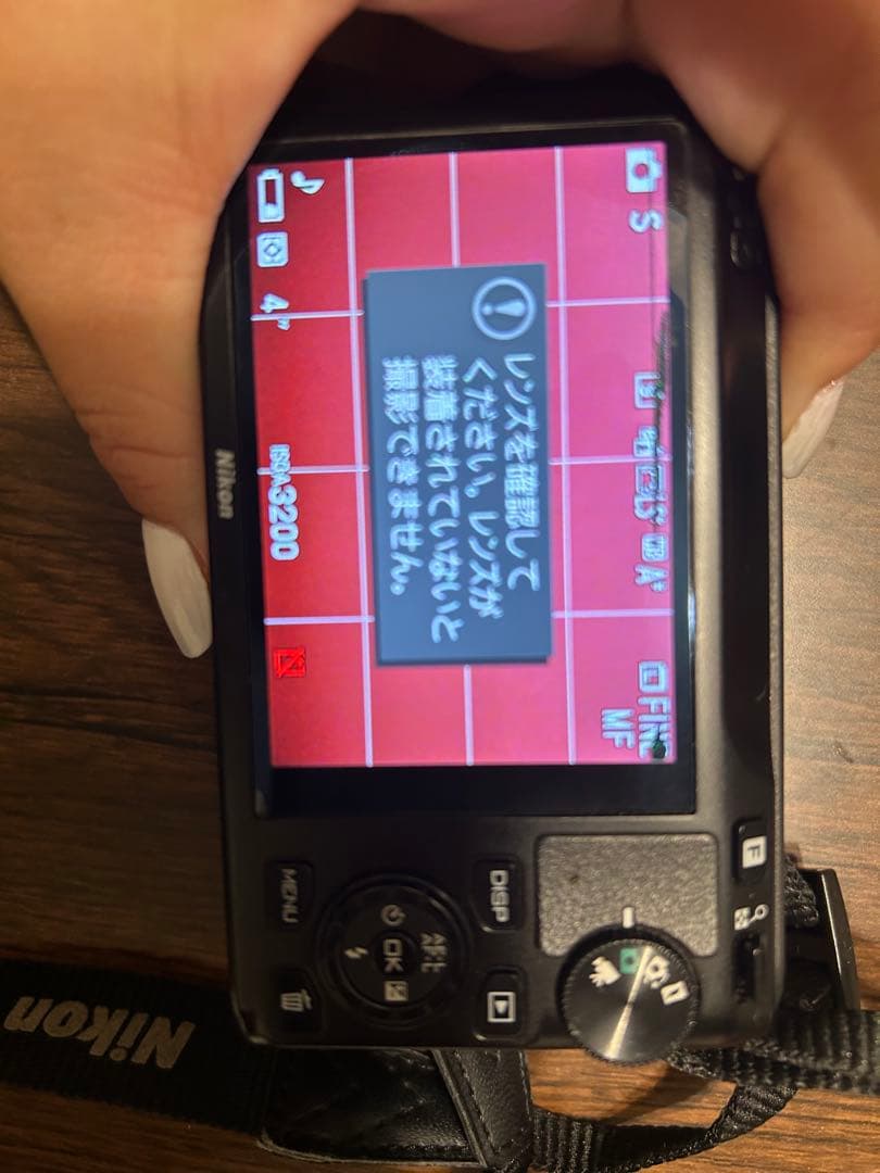 Nikon 1 J1 ミラーレスカメラ (SDカード付き）（値段交渉可能）