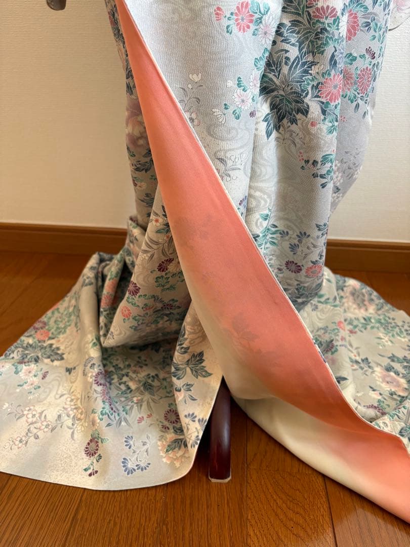 ❤️清楚で華やかな正絹小紋　美品　ice grayの流水に四季の花々　新品畳紙付き