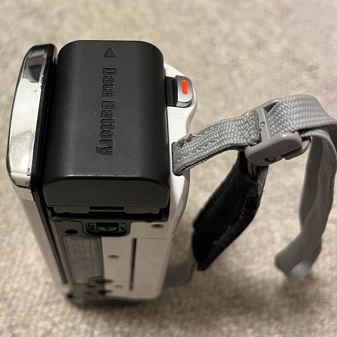 【週末限定値下】Everio GZ-E180-W ビデオカメラ / JVC