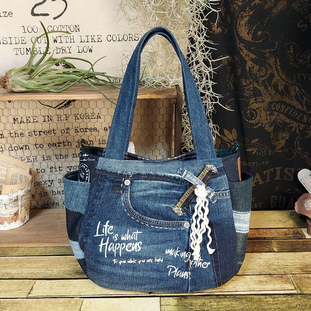 刺繍デニムバック　 No.642　デニムリメイク　サイドポケット　刺繍バック