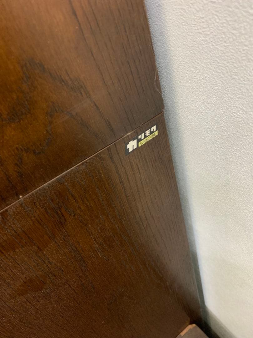 カリモク　LED照明付きブラウンキャビネット