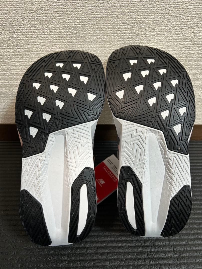 【新品未使用】NewBalance フューエルセル レベルV5 NY