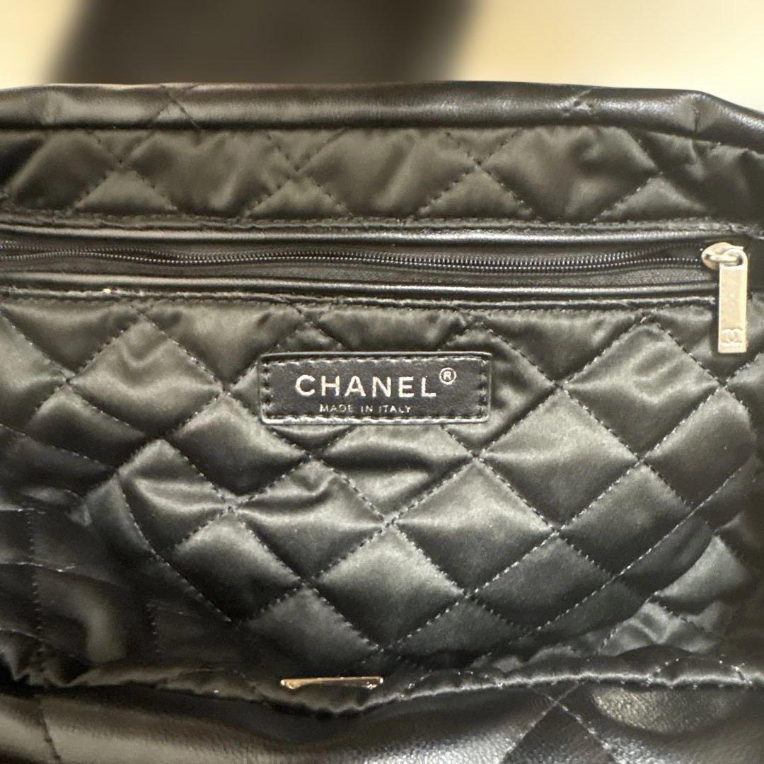 シャネル22シャイニーカーフチェーンショルダー