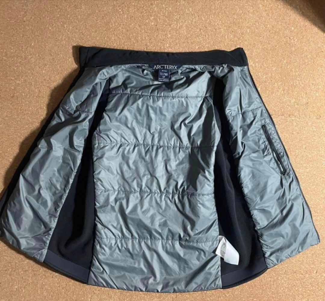 アークテリクス　アトムLTベスト　メンズS 黒　ナイロン　コアロフト　ソフト