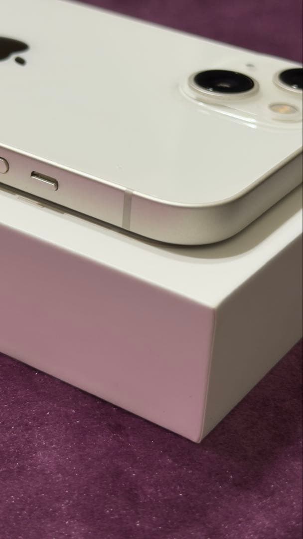 iPhone 13 256GB スターライト SIMフリー 美品｜箱・ケーブル付